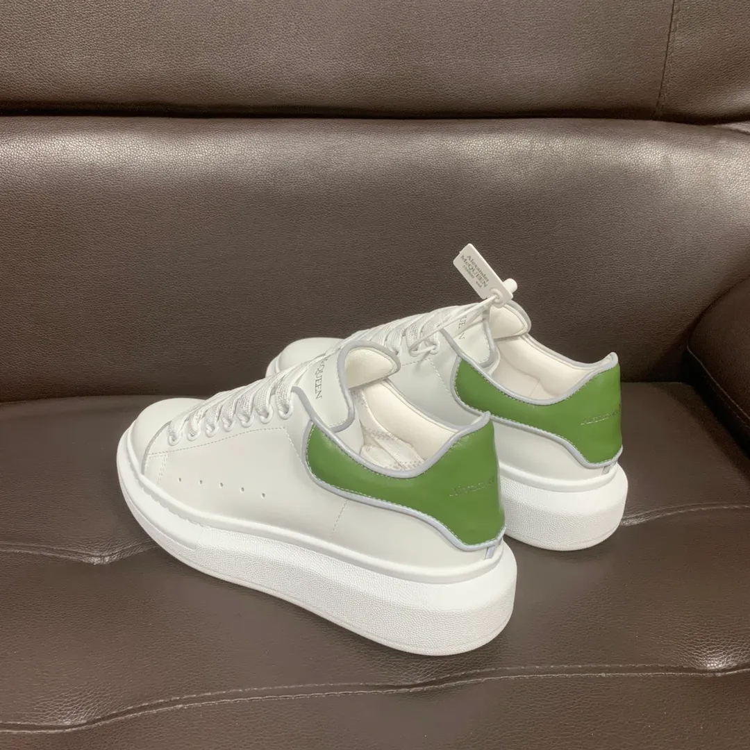 👟👟Ex-factory price 560👟👟 Professional McQueen factory. Top version. Couple style👫 Alexander McQUEEN high version has been upgraded to the highest quality again✅ 💪McQueen Spring, Summer, Autumn and Winter Top version Purchasing level✅ Recruiting national online and offline agents to join🤝 🏆Fabric: Italian imported leather, high texture, water-resistant and does not discolor, 🏆Inner: ️Grade A water-dyed sheepskin imported from Italy is dirt-resistant, sweat-absorbent, breathable and comfortable... The heel is embossed with high temperature convex and concave. 🏆 Foot pads: top-grade Italian super-soft cowhide leather 🏆 Outsole: PU original green transparent counter 1:1 🏆 Shoe box: original beige box. Plus white flip cover and double layer protection. Cloth bag, handbag. Certificate of 1:1 mold opening 4-piece set. Delivered with a pair of shoelaces. 🖕🏿🖕🏿🖕🏿You can choose any pair of shoelaces in any color of our factory. 🏆Code number: female 34-41. male 38-46. 🏆Special remarks (female size 34.40.41, male size 38.45.46 are customized and cannot be returned or exchanged) Please note when placing an order in Niuli! Win-win cooperation🤝
